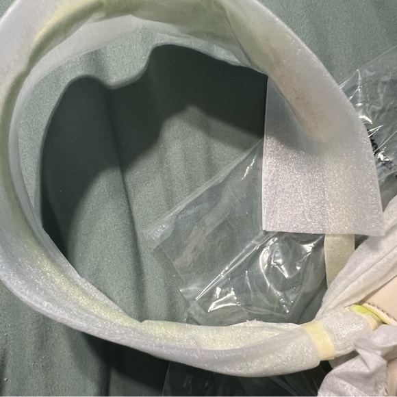 Kate Spade Flora Patent Leather 3D Wristlet - Picture 12 of 16